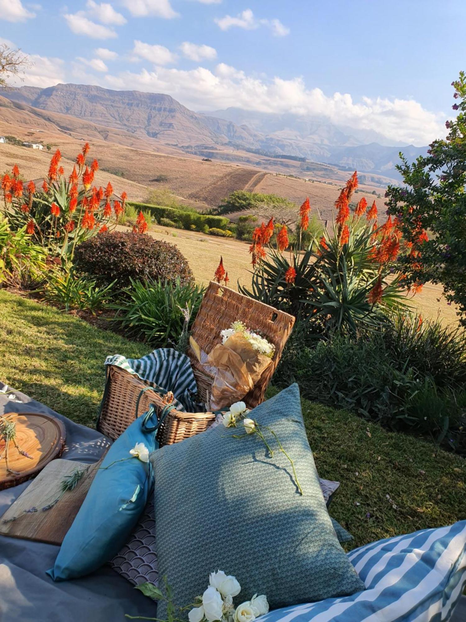 Inkungu Lodge Champagne Valley Екстериор снимка