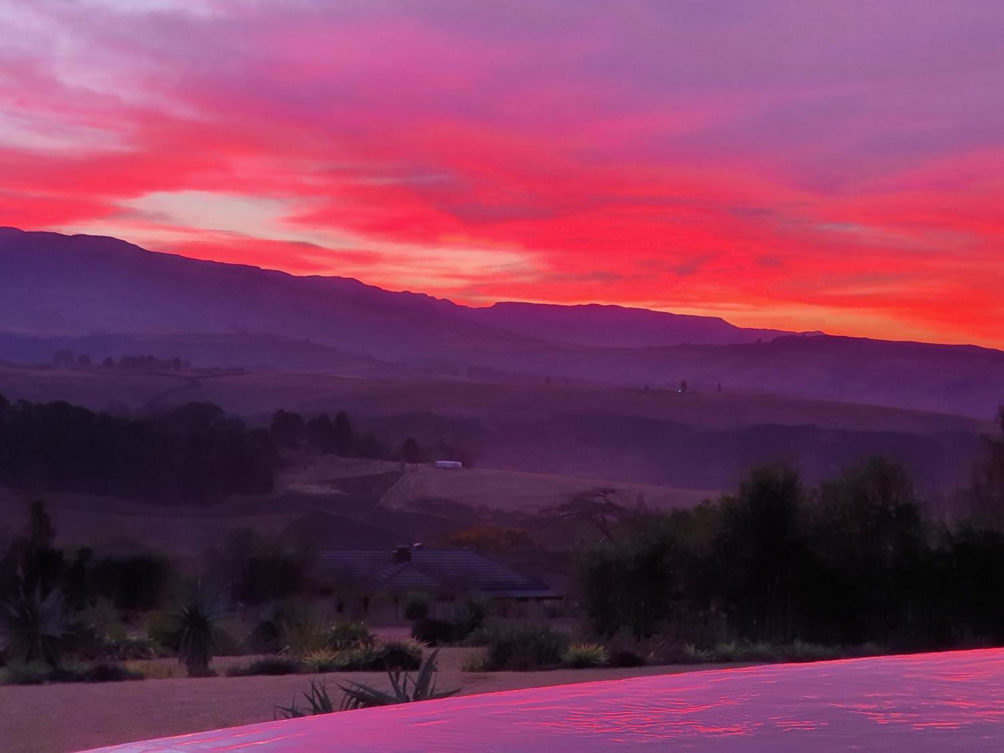 Inkungu Lodge Champagne Valley Екстериор снимка